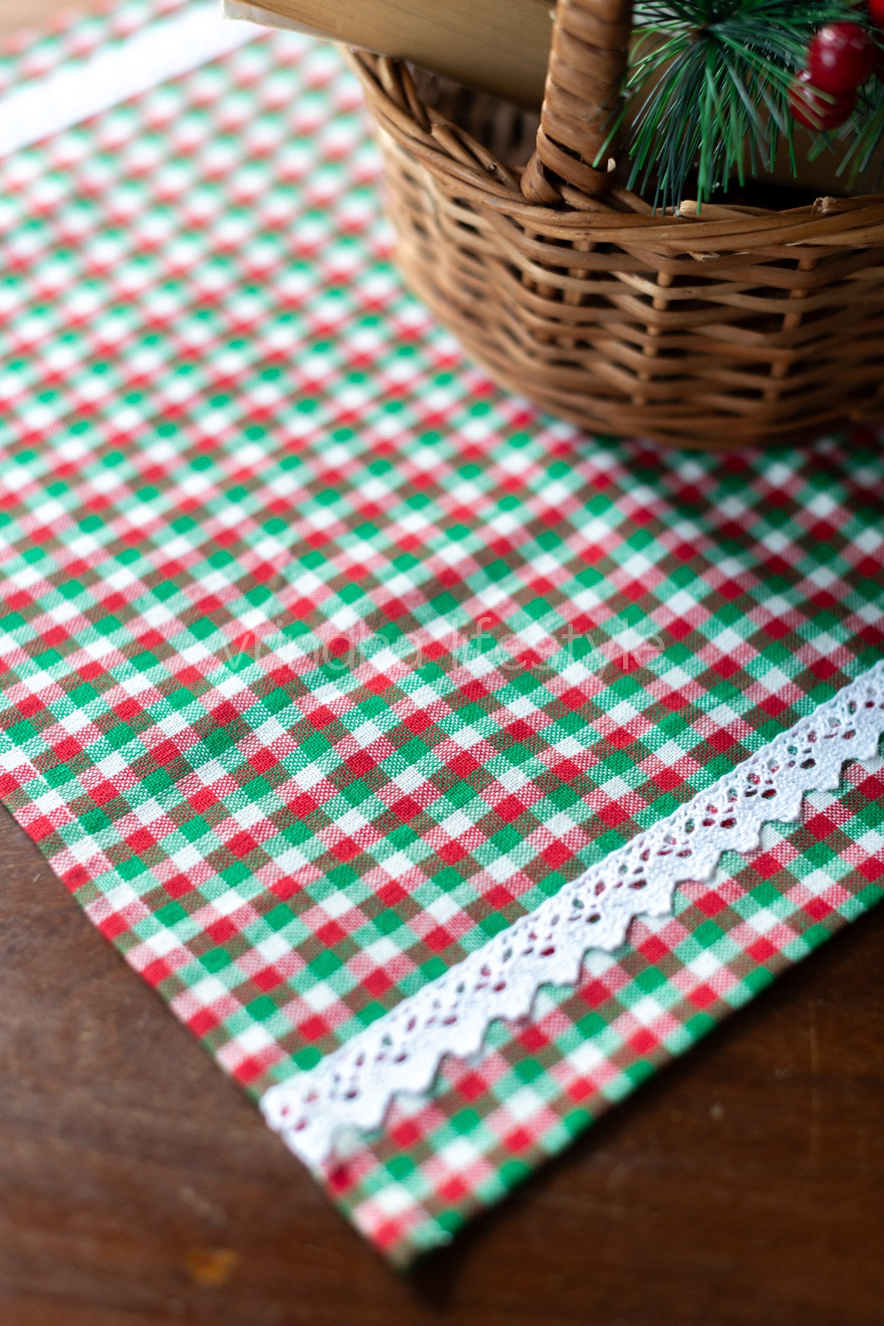 Cotton &nbsp;tray mat/tray cloth with &nbsp;lace detailing