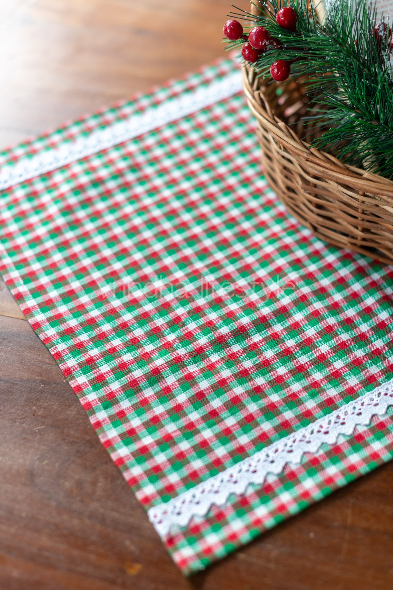 Cotton &nbsp;tray mat/tray cloth with &nbsp;lace detailing