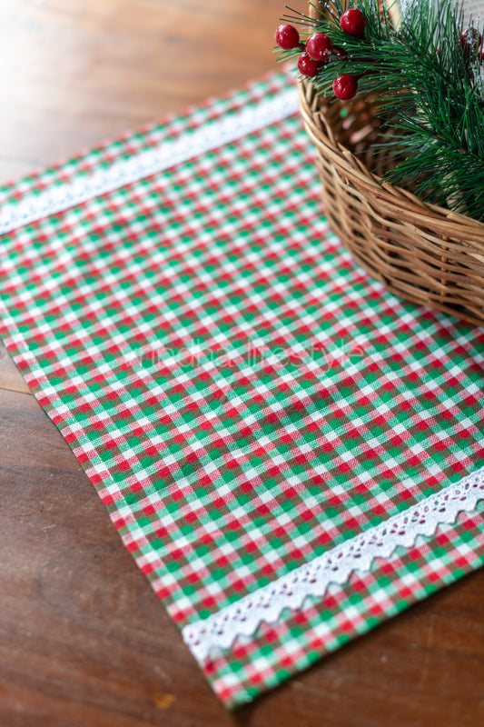 Cotton &nbsp;tray mat/tray cloth with &nbsp;lace detailing