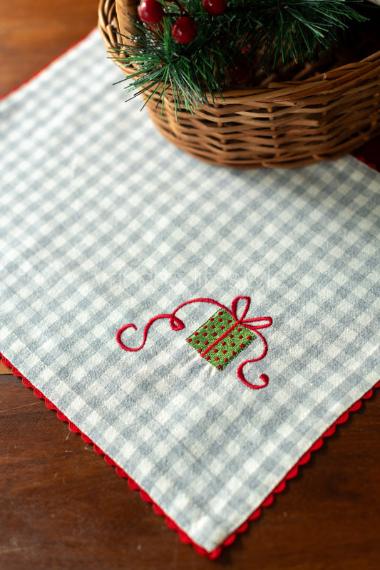 Tray mat with embroidery and lace detailing