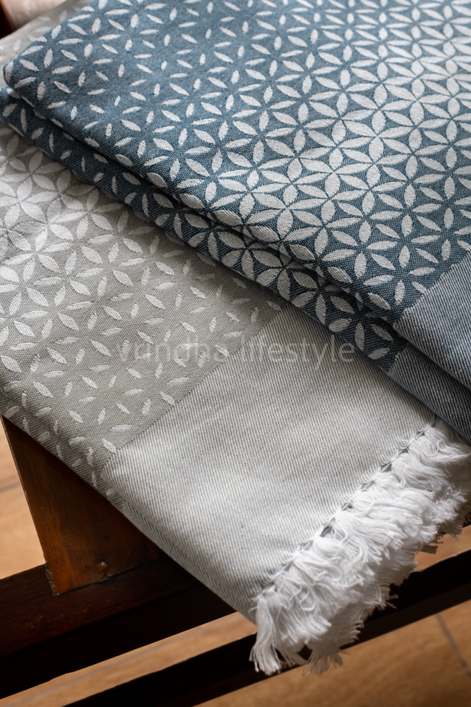 LIGHT WEIGHT COTTON BLANKETS-Jacquard weave-Singe size-60x90inches