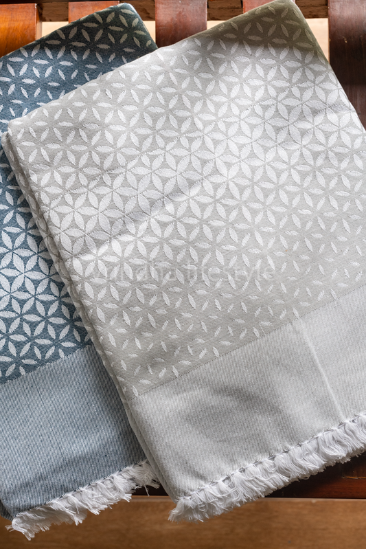LIGHT WEIGHT COTTON BLANKETS-Jacquard weave-Singe size-60x90inches