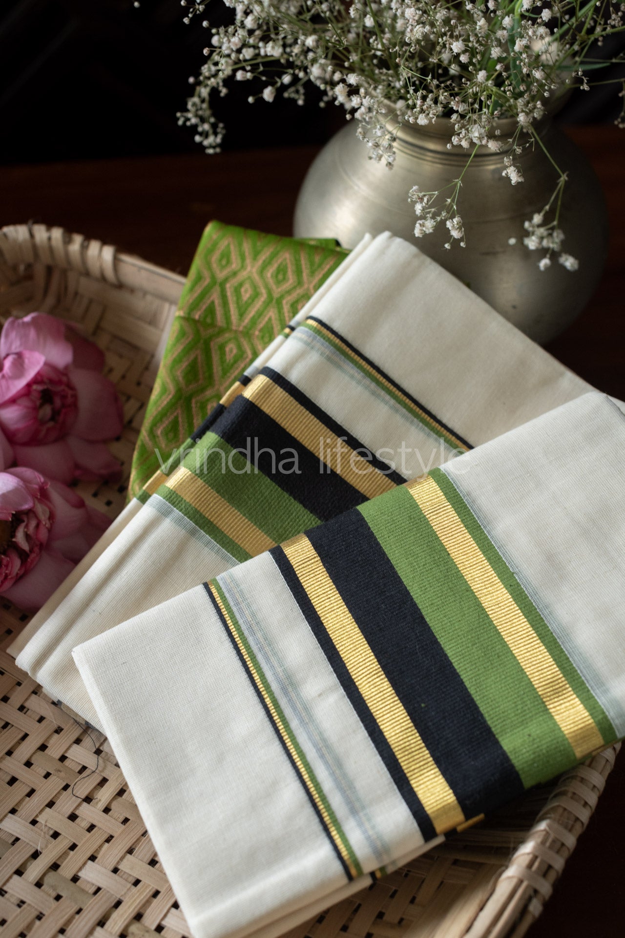 Kerala Kasavu Set Mundu-Black and sap green