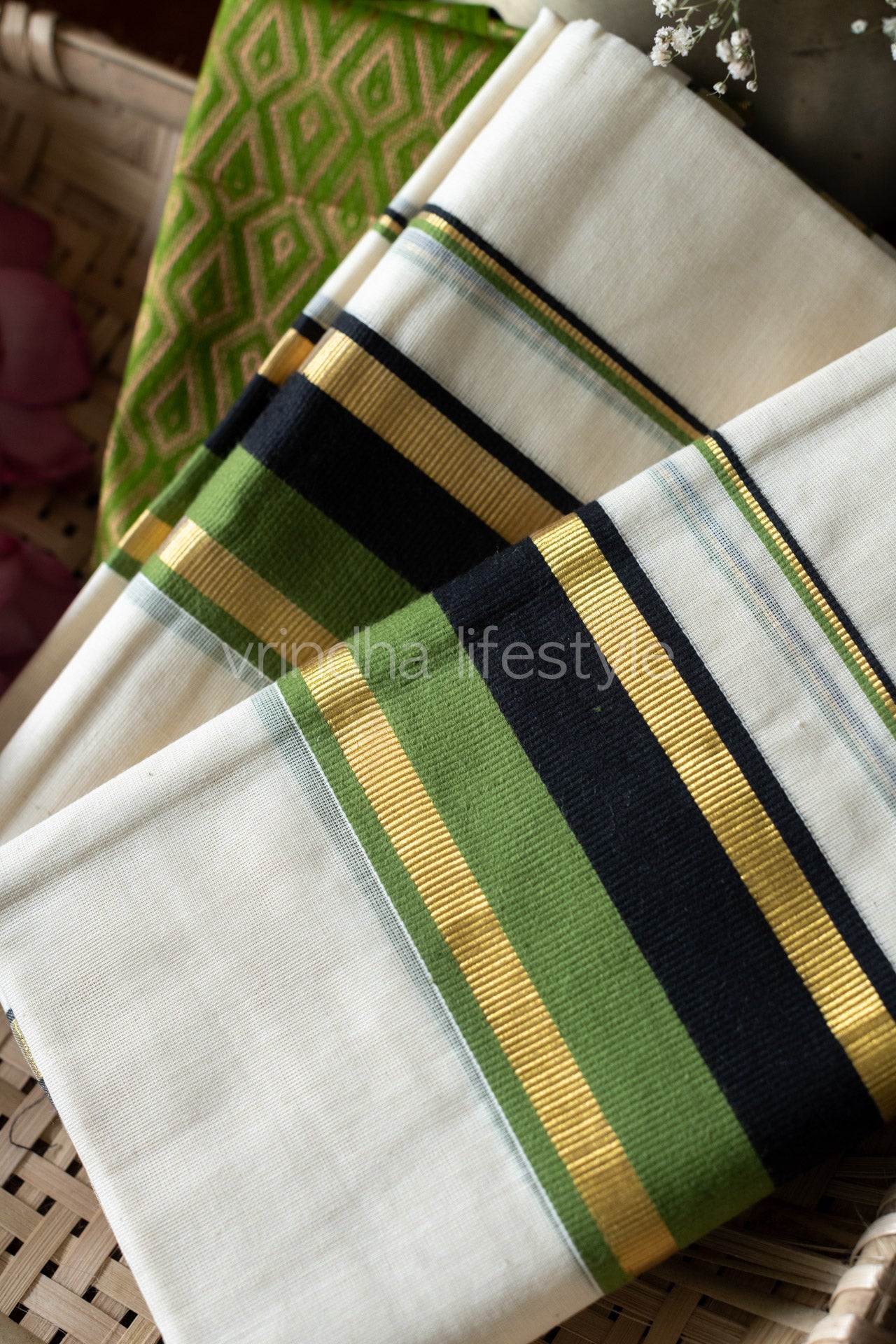 Kerala Kasavu Set Mundu-Black and sap green