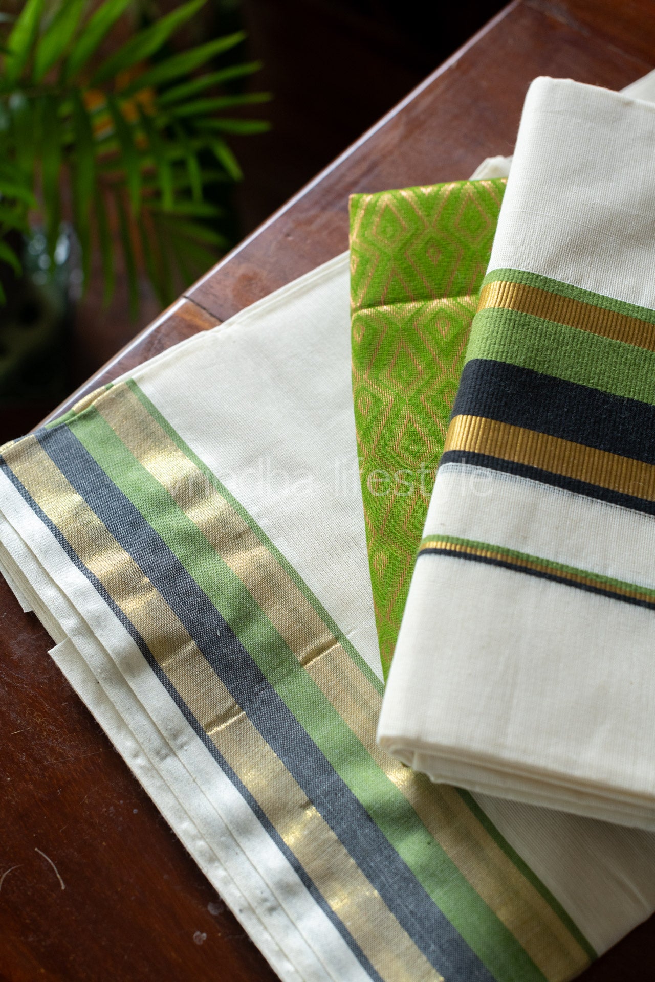 Kerala Kasavu Set Mundu-Black and sap green