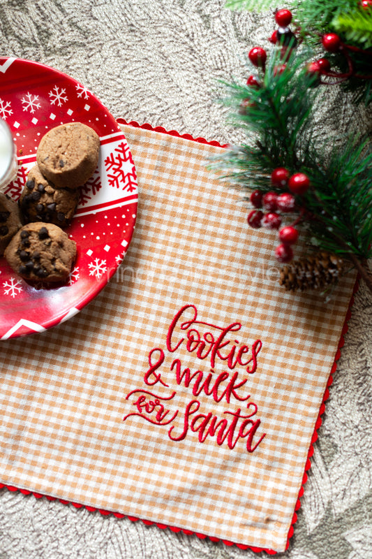 Cotton woven tray mat with embroidery and lace detailing