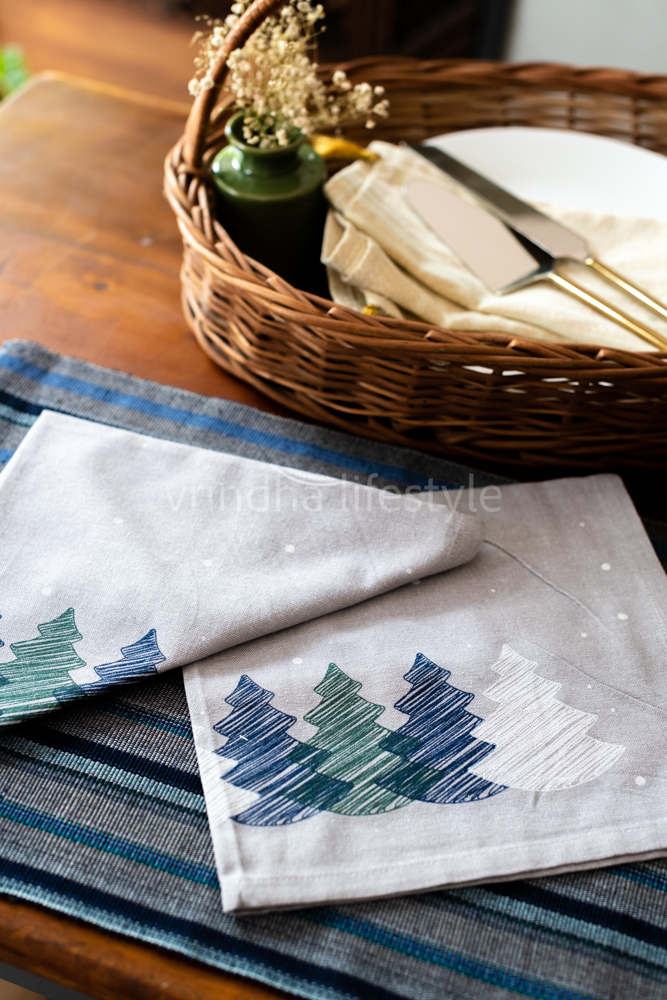 PLACEMATS AND NAPKINS-Set of 6 placemats and 6 napkins