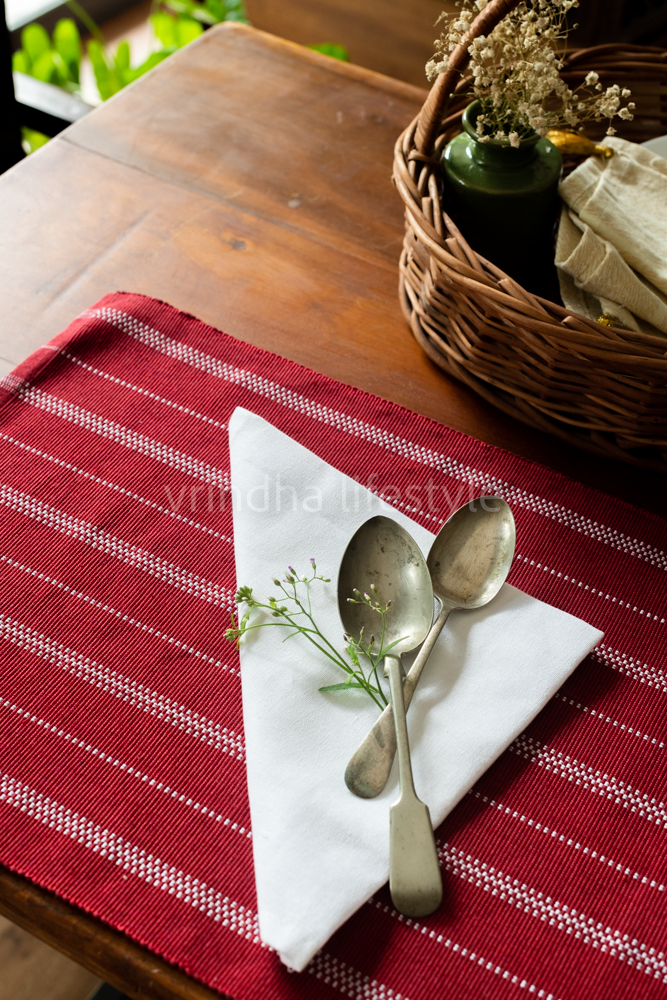 PLACEMATS AND NAPKINS-Set of 6 placemats and 6 napkins