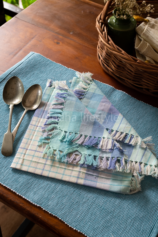 PLACEMATS AND NAPKINS-Set of 4 placemats and 4 napkins