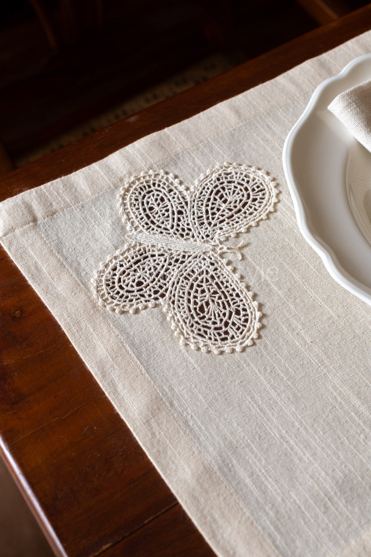 Placemat with lace detailing-set of 2