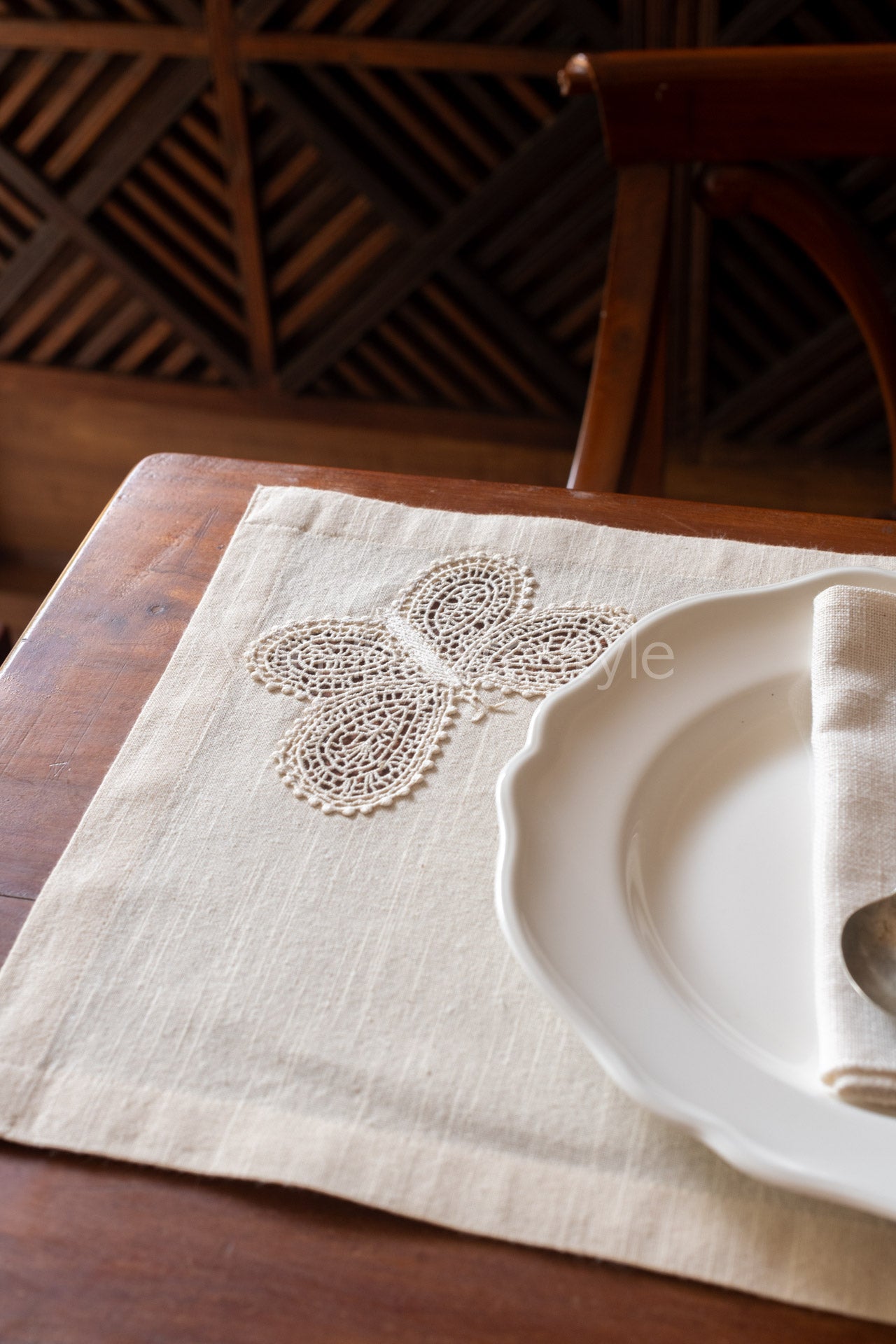 Placemat with lace detailing-set of 2