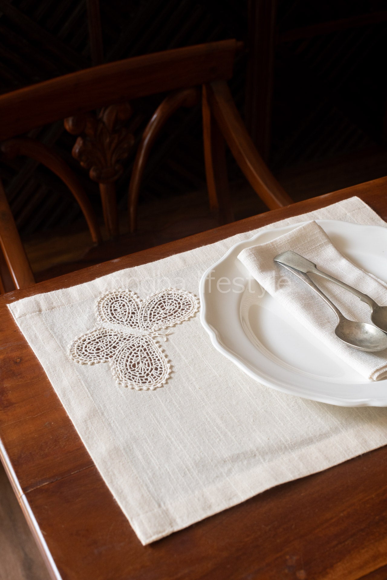 Placemat with lace detailing-set of 2