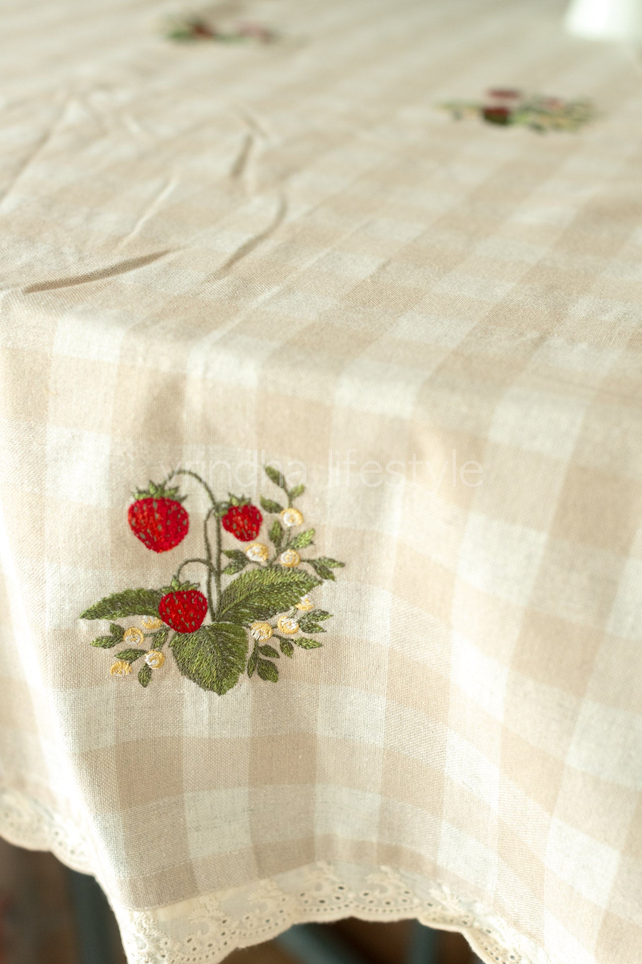 Round table cloth with embroidery -72 inches-4/6 seater