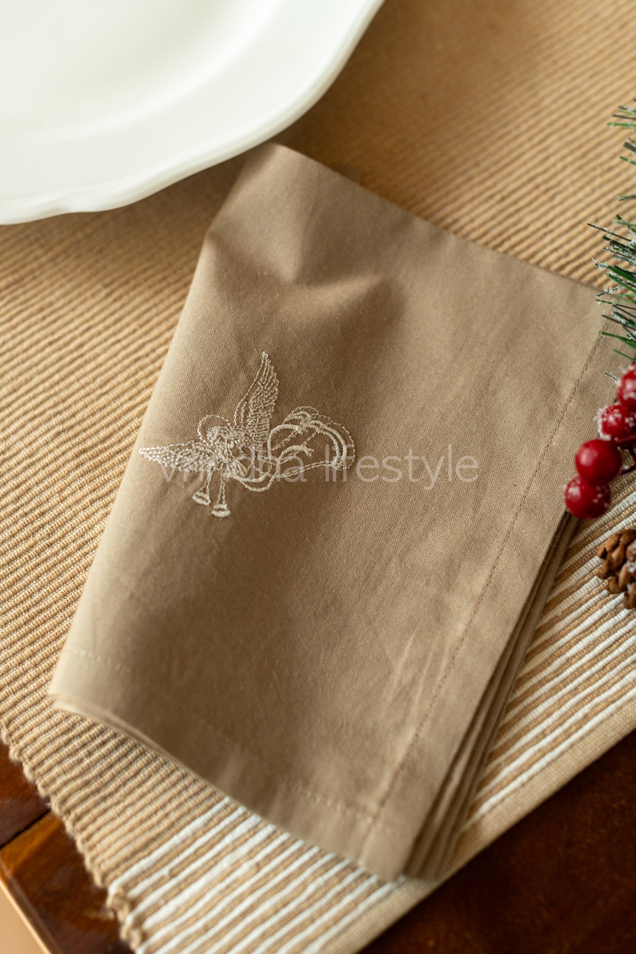 PLACEMATS AND NAPKINS-Set of 6 placemats and 6 embroidered napkins