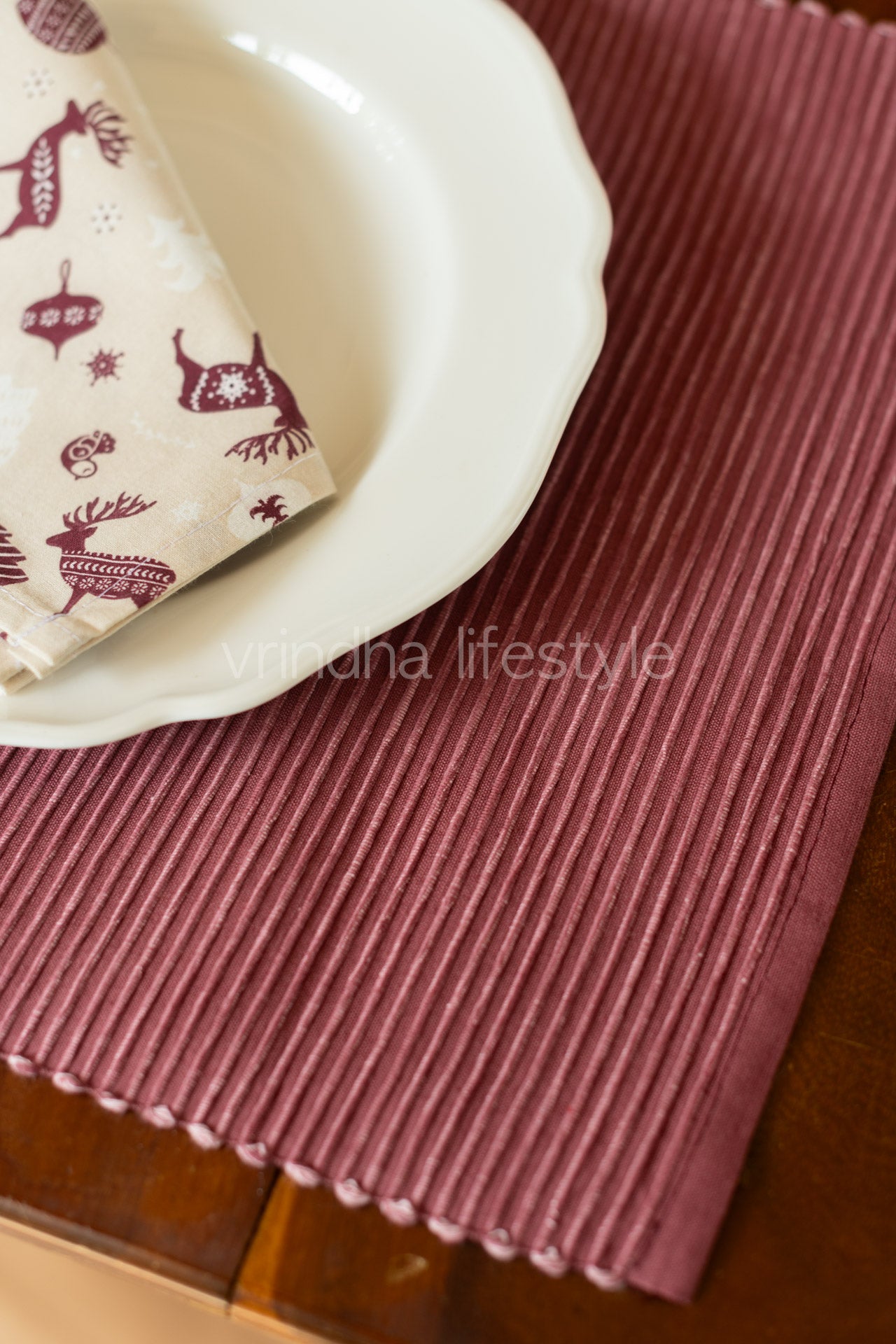 PLACEMATS AND NAPKINS-Set of 6 placemats and 6 napkins
