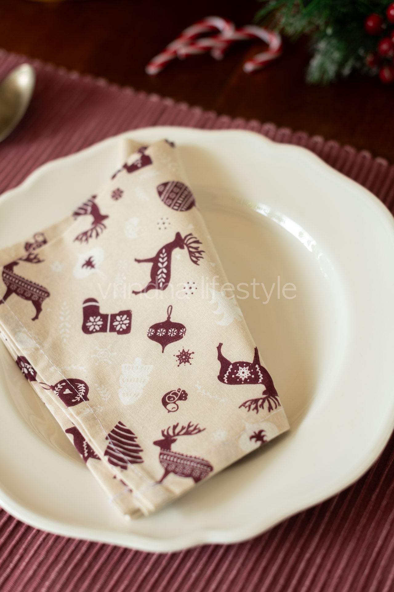 PLACEMATS AND NAPKINS-Set of 6 placemats and 6 napkins