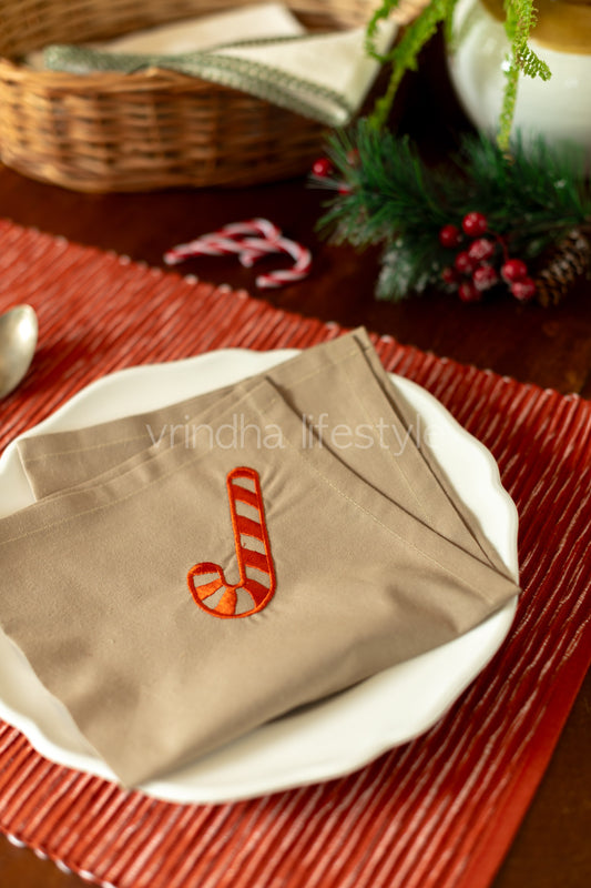 PLACEMATS AND NAPKINS-Set of 6 placemats and 6 embroidered napkins