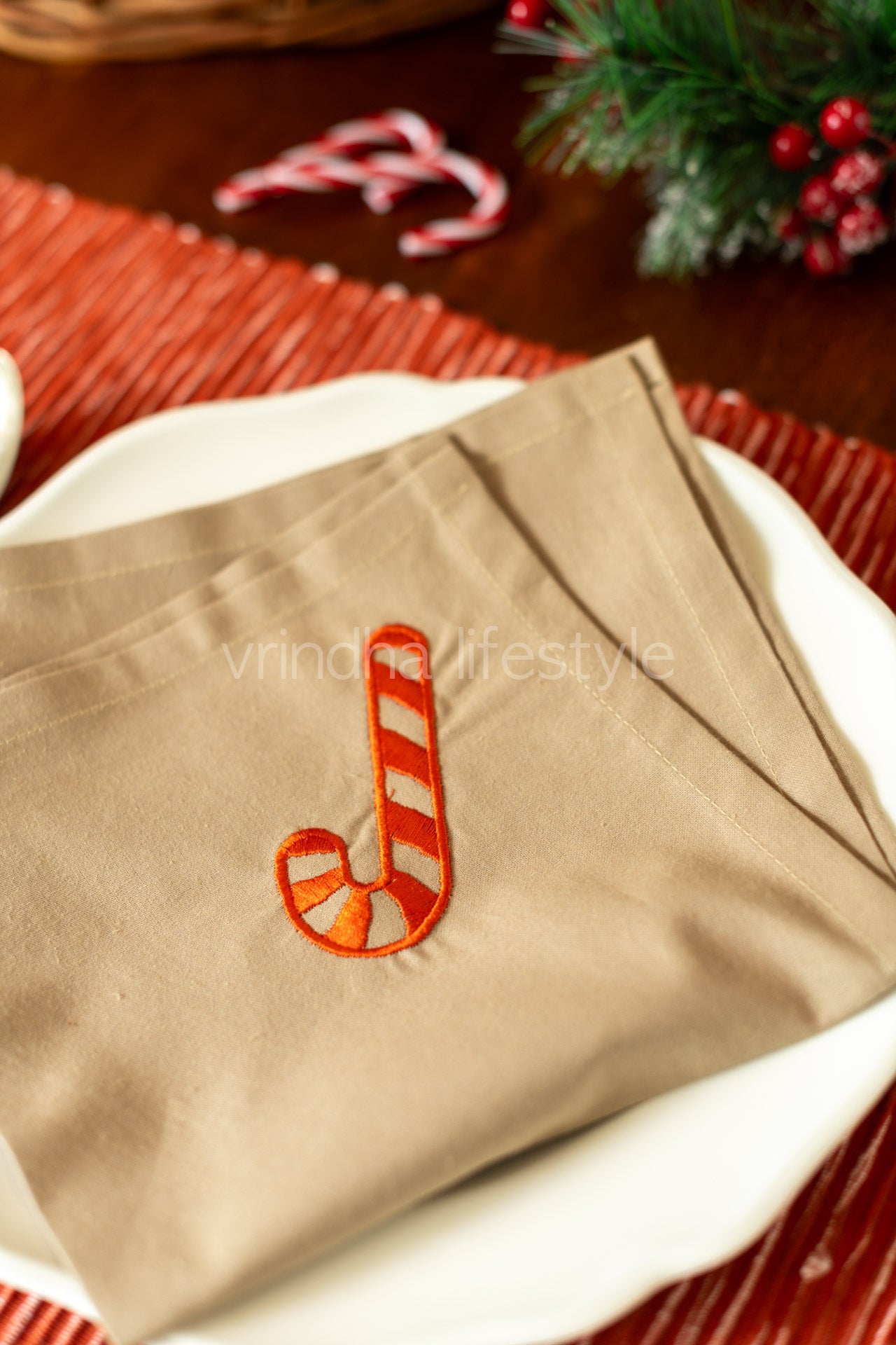 PLACEMATS AND NAPKINS-Set of 6 placemats and 6 embroidered napkins