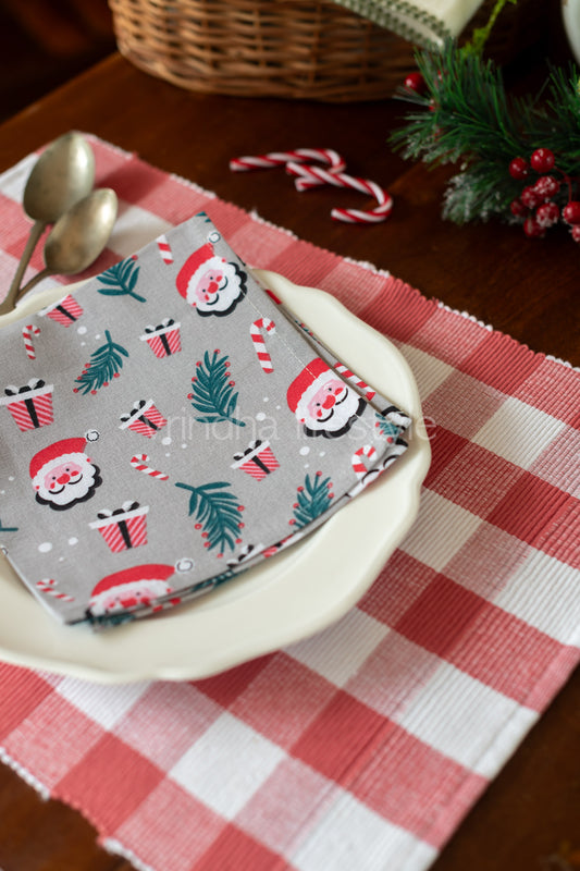 PLACEMATS AND NAPKINS-Set of 6 placemats and 6 napkins