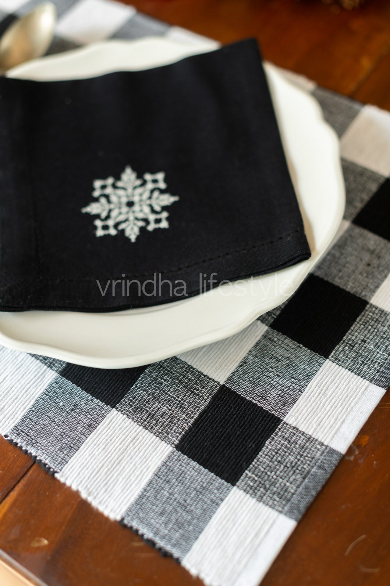 PLACEMATS AND NAPKINS-Set of 6 placemats and 6 napkins