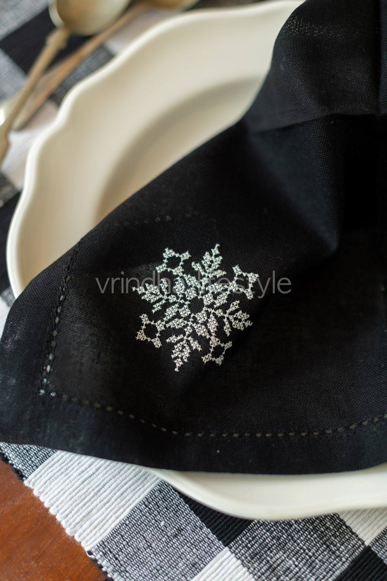 PLACEMATS AND NAPKINS-Set of 6 placemats and 6 napkins