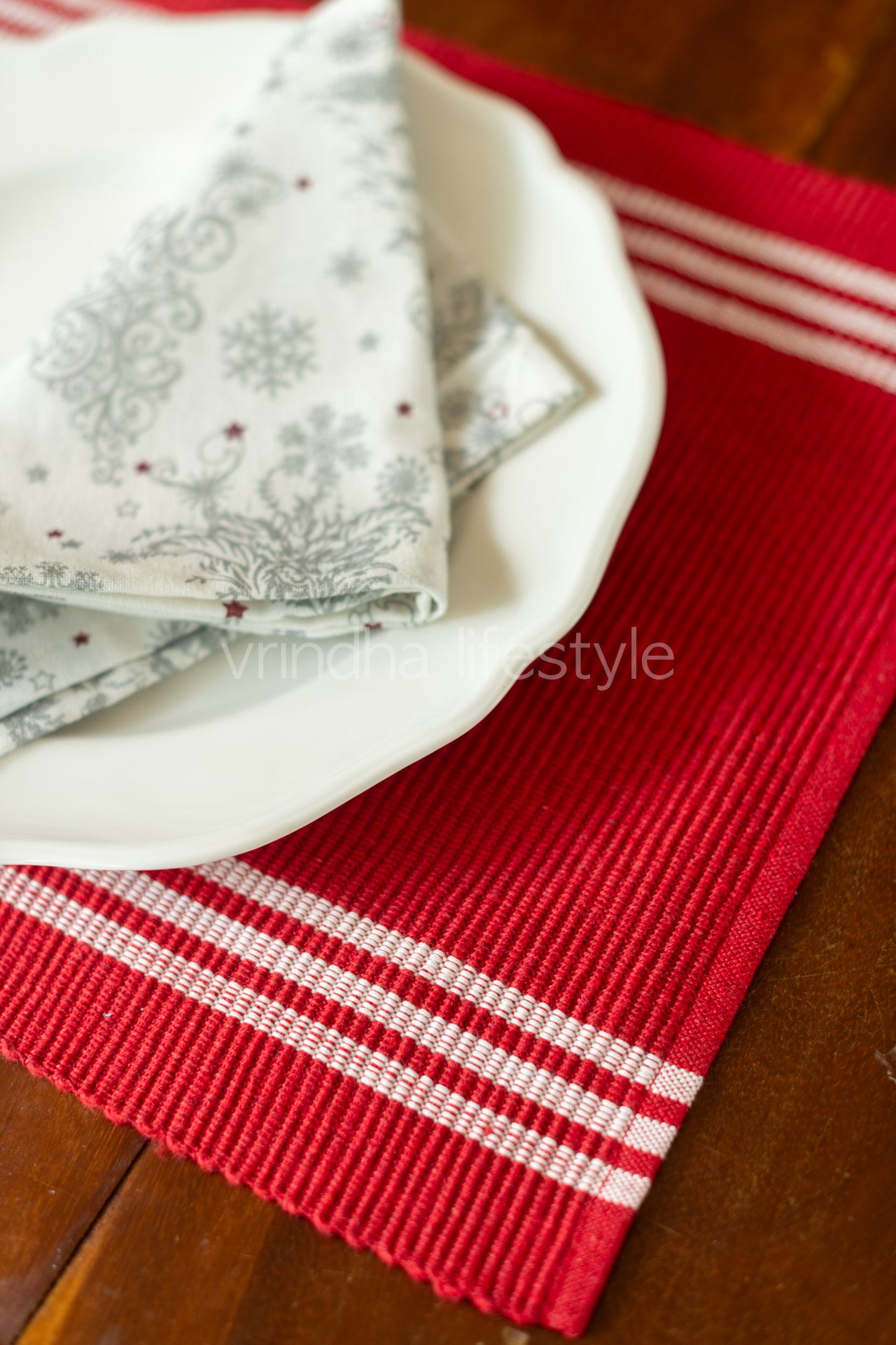 PLACEMATS AND NAPKINS-Set of 6 placemats and 6 napkins