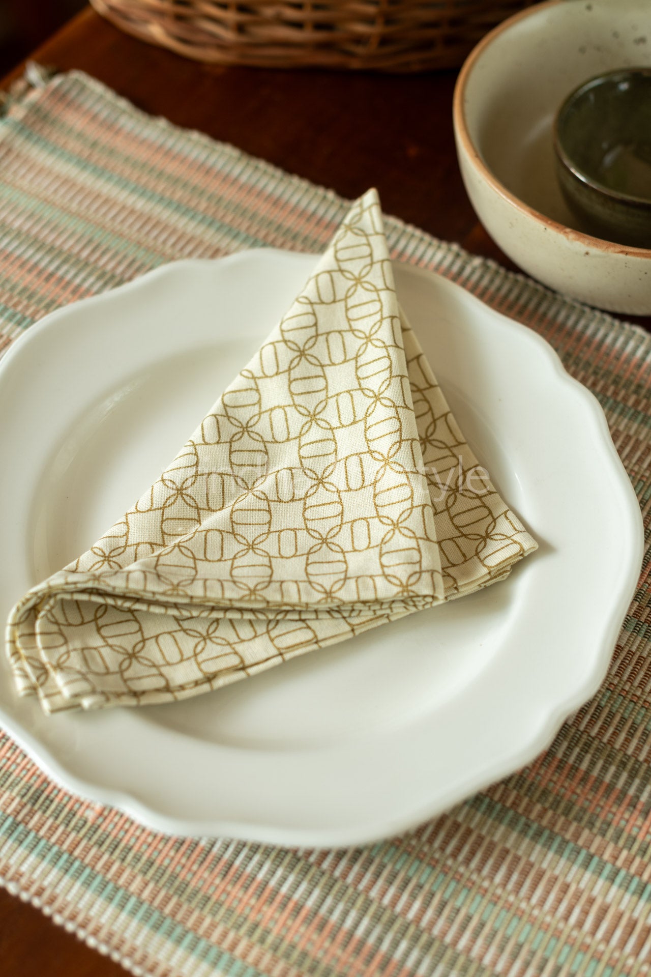 PLACEMATS AND NAPKINS-Set of 6 placemats and 6 napkins