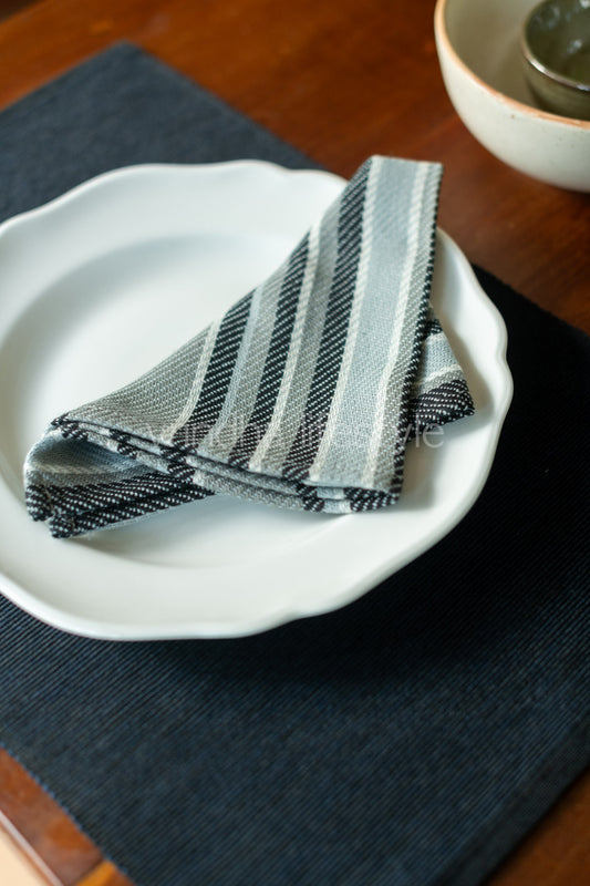 PLACEMATS AND NAPKINS-Set of 6 placemats and 6 napkins