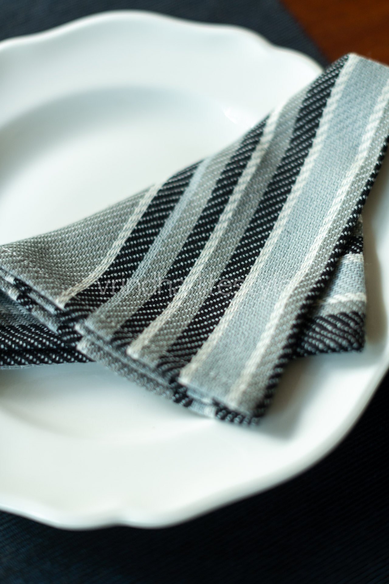 PLACEMATS AND NAPKINS-Set of 6 placemats and 6 napkins