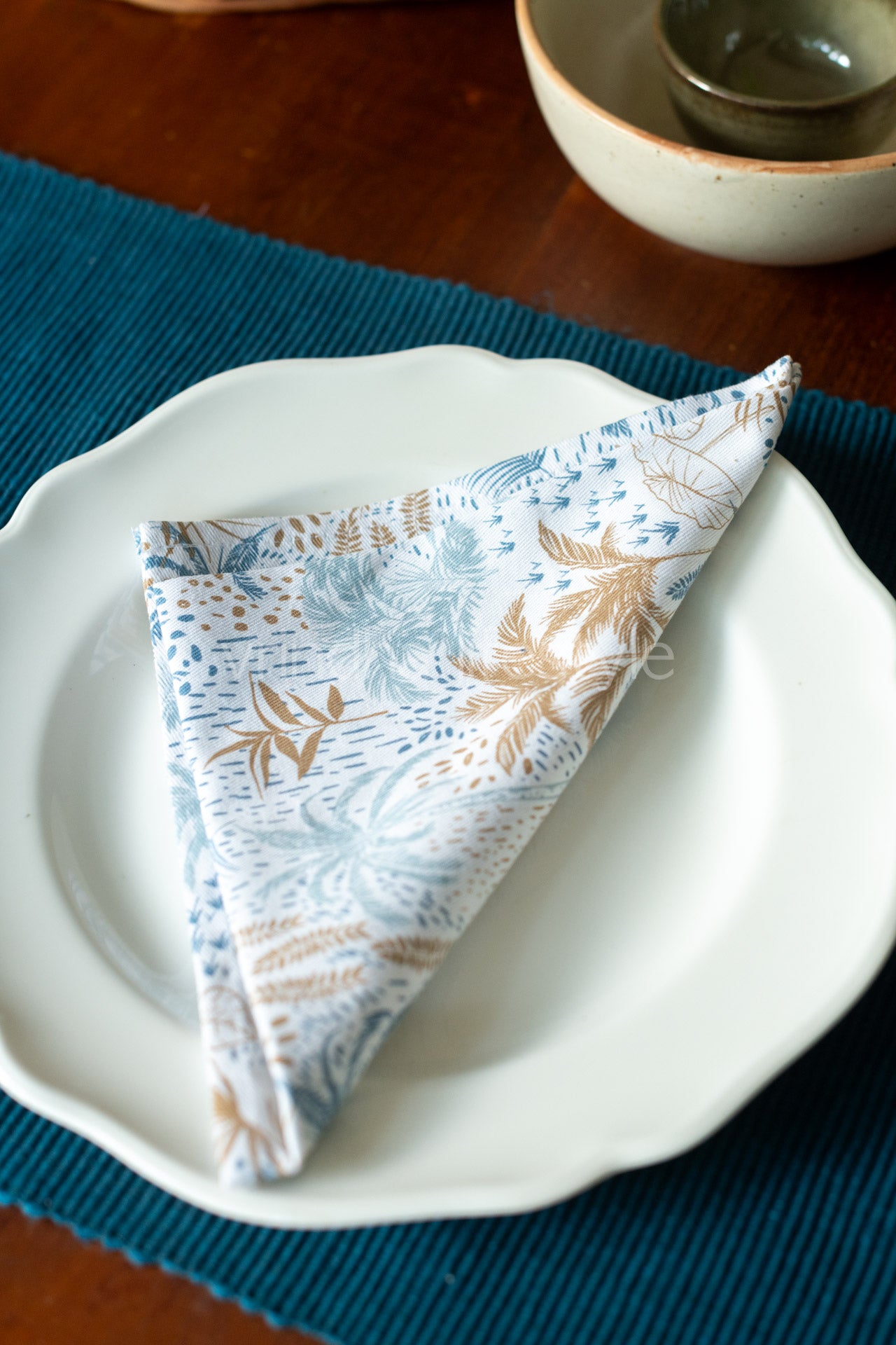 PLACEMATS AND NAPKINS-Set of 6 placemats and 6 napkins