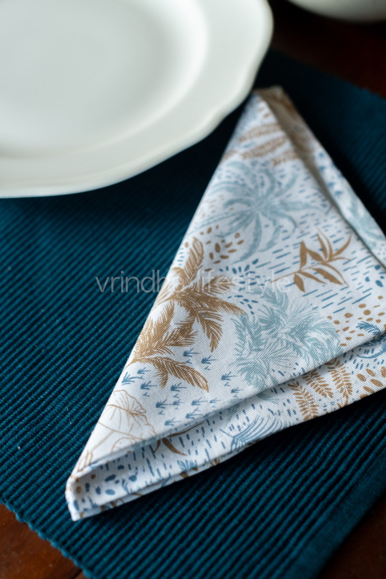 PLACEMATS AND NAPKINS-Set of 6 placemats and 6 napkins