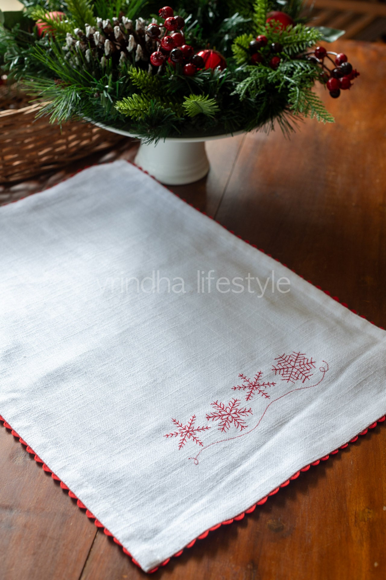 Placemat with embroidery and lace detailing-single unit