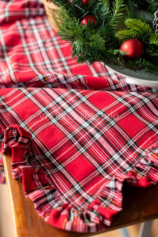 Cotton woven table cover with frill detailing-6 seater