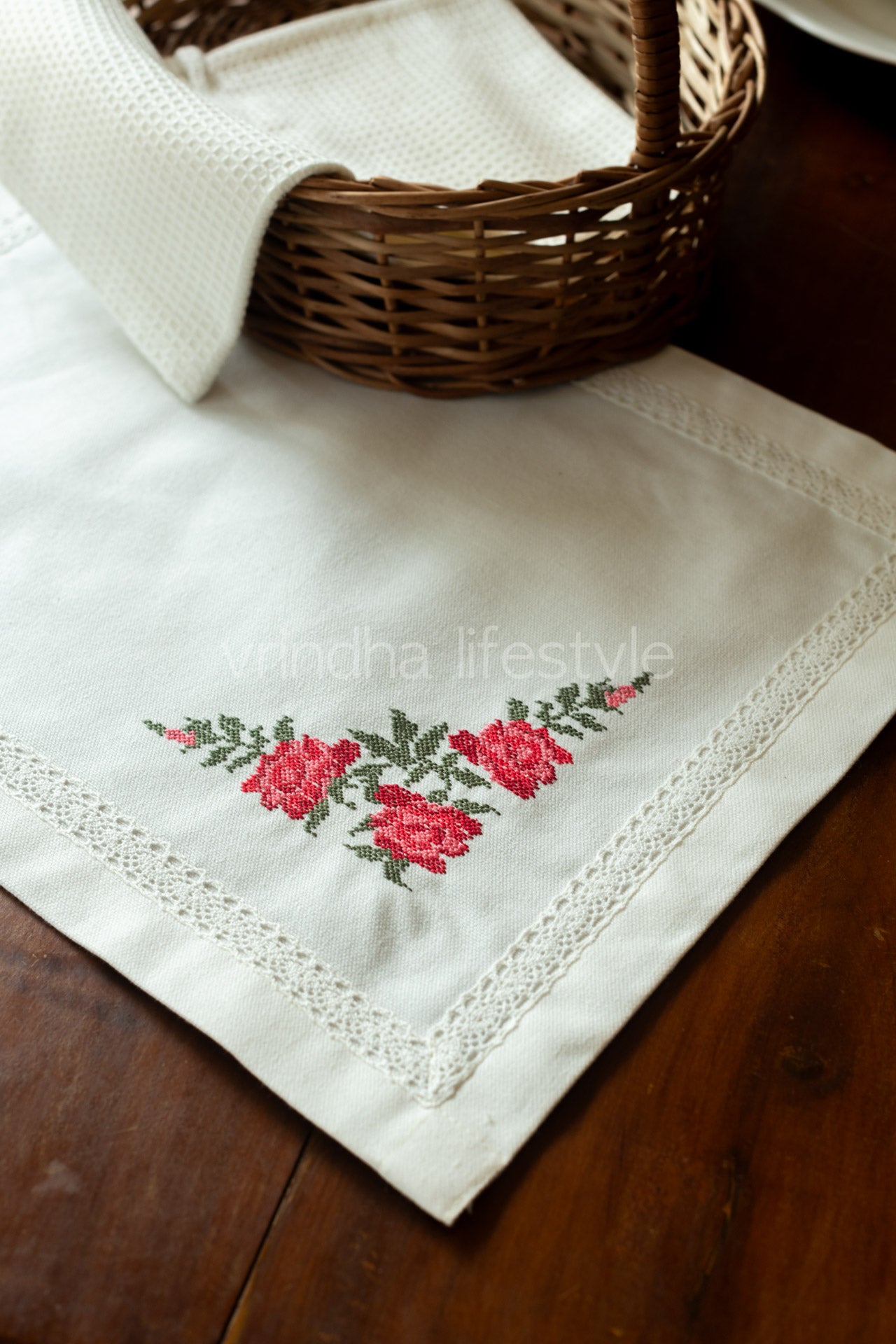 Placemat with embroidery and lace detailing-single unit