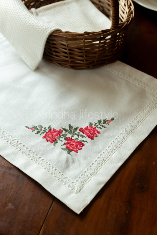 Placemat with embroidery and lace detailing-single unit