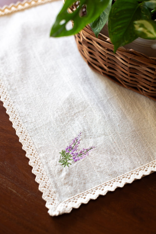 Cotton slub tray mat with floral embroidery and lace detailing