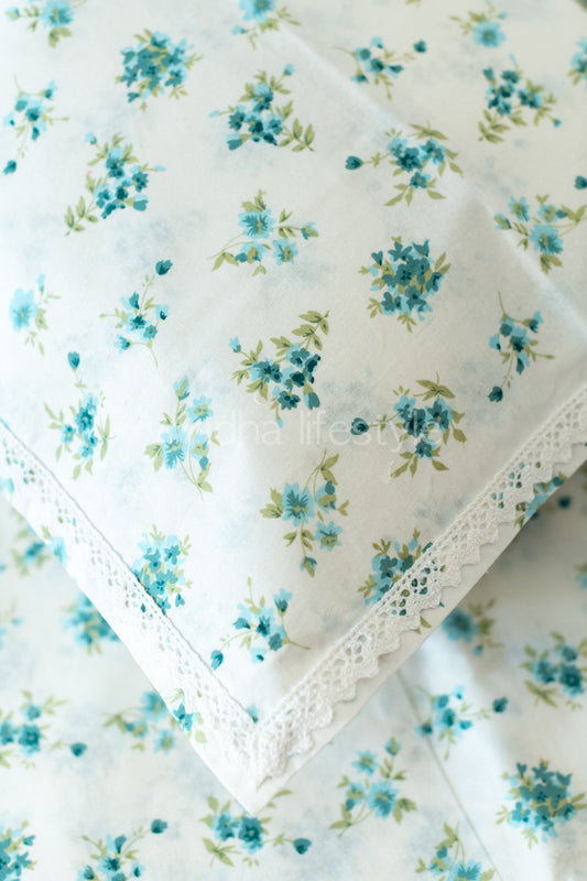 Floral print cotton Bedsheet and pillow covers with lace detailing-Queen size
