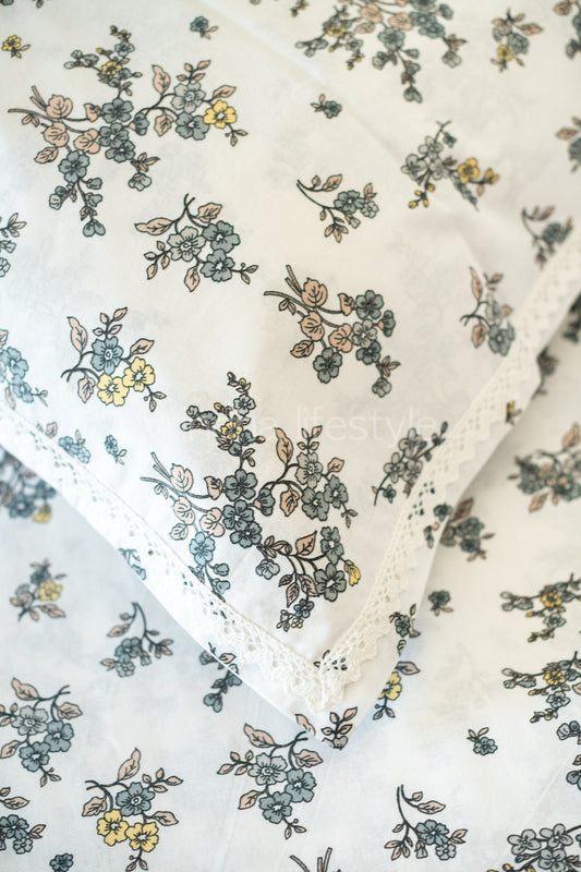 Floral print cotton Bedsheet and pillow covers with lace detailing-Queen size