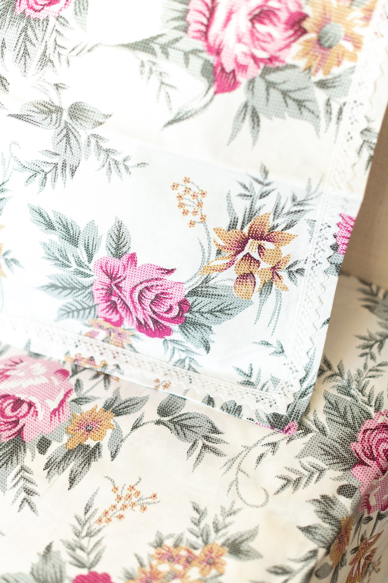 Floral print cotton Bedsheet and pillow covers with lace detailing-Queen size