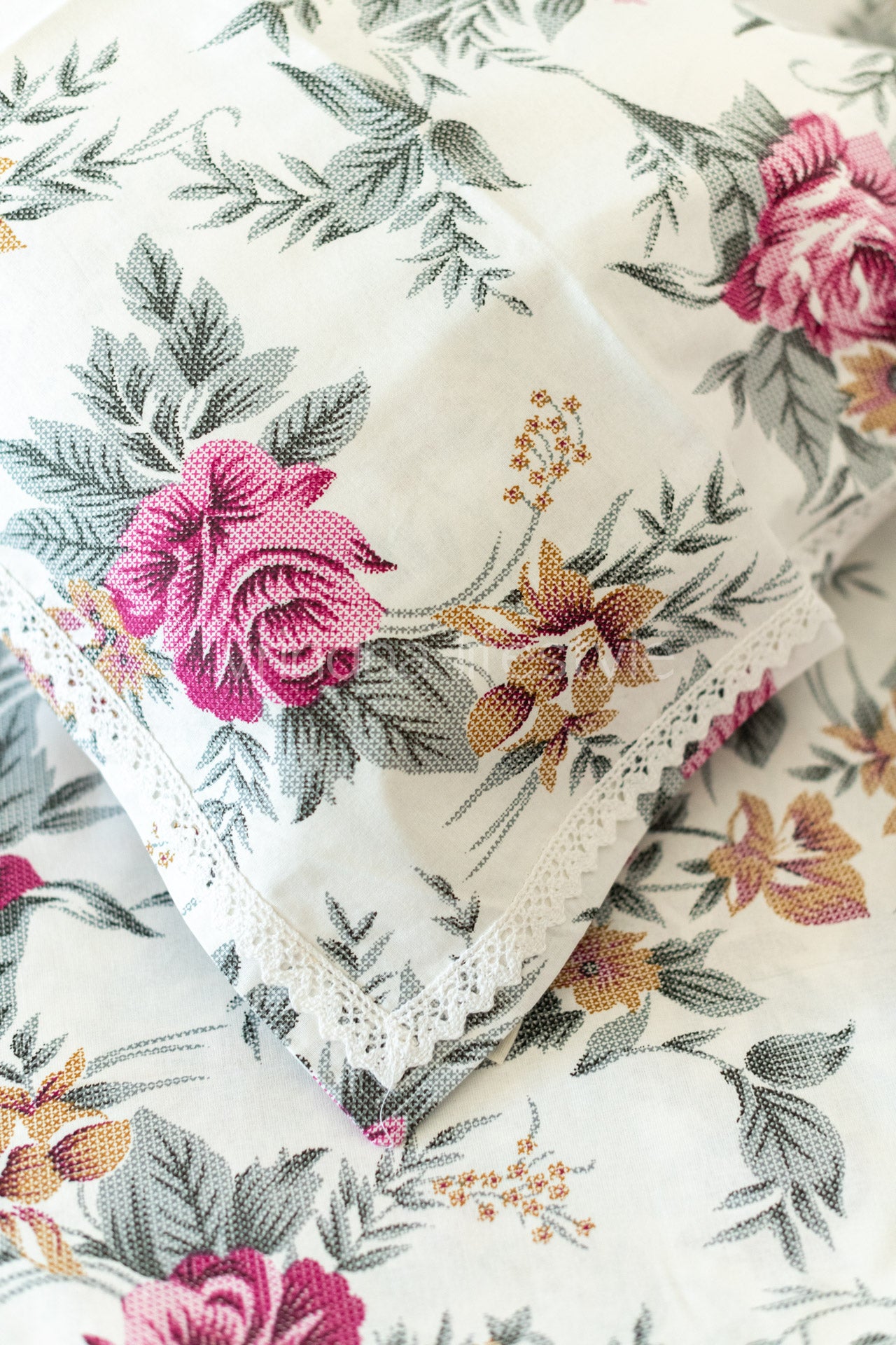Floral print cotton Bedsheet and pillow covers with lace detailing-Queen size