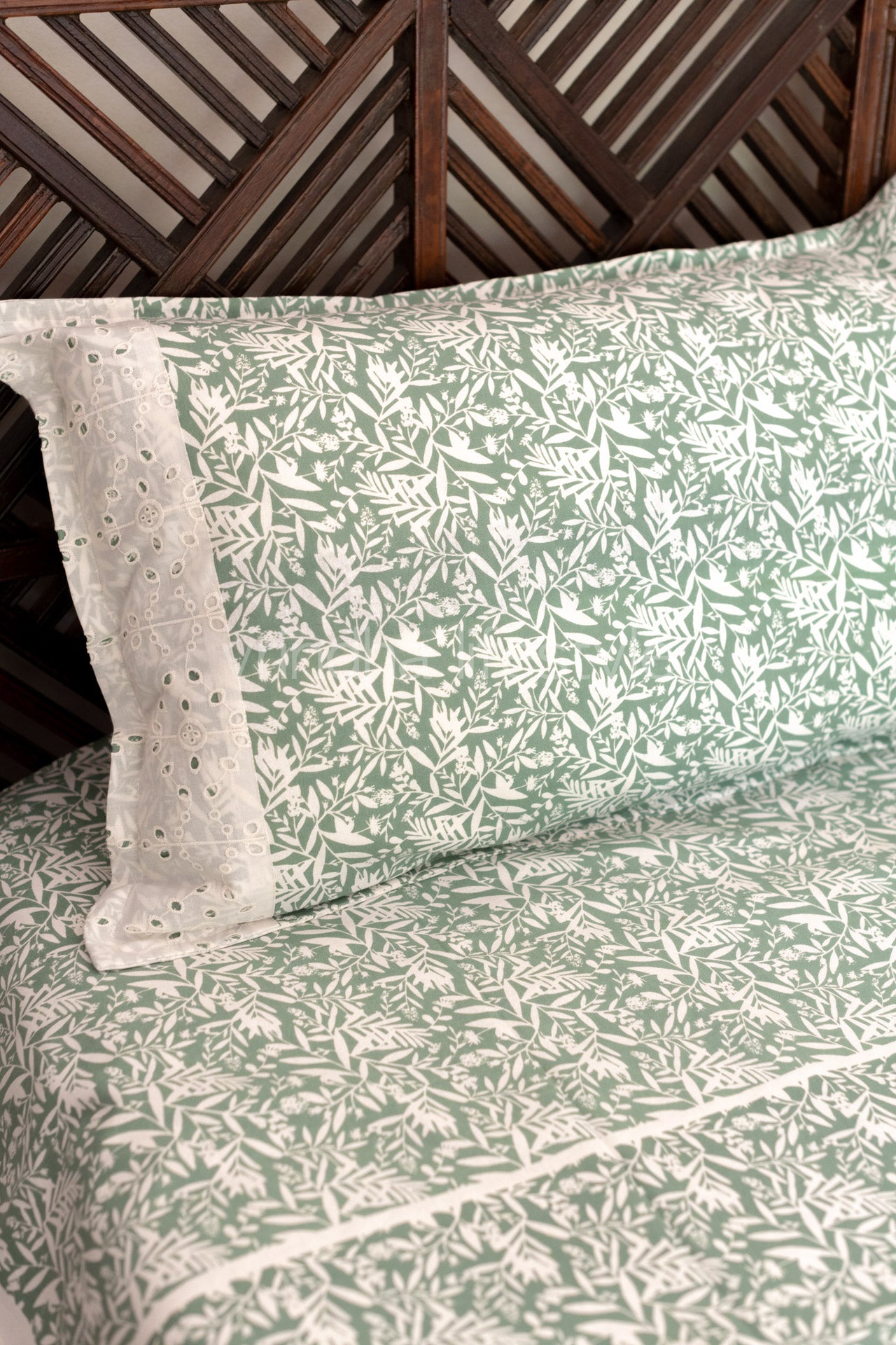 COTTON BED SHEET with cotton pillow covers with lace detailing -Single
