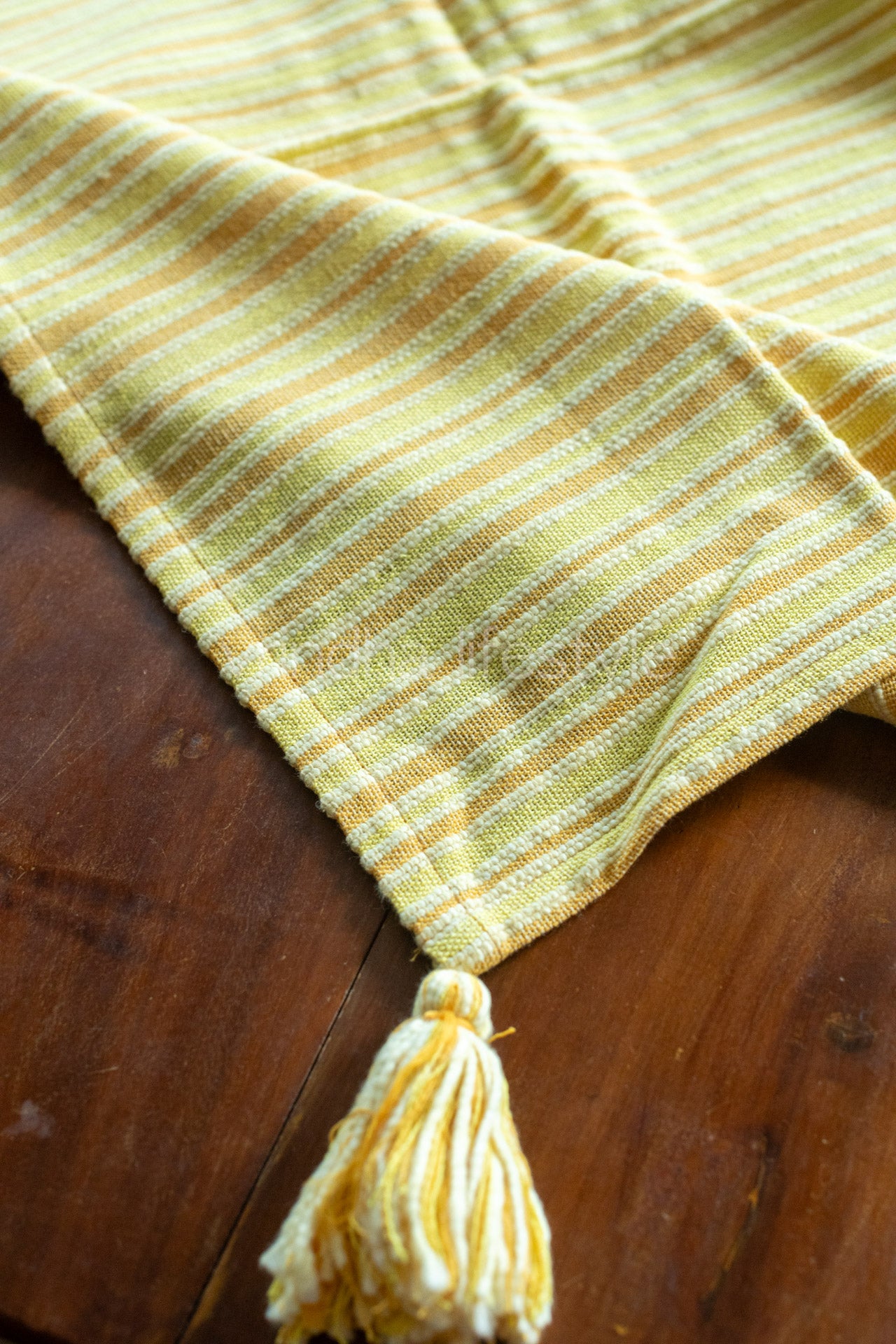 Jute cotton stripes cloth with tassels-coffee table