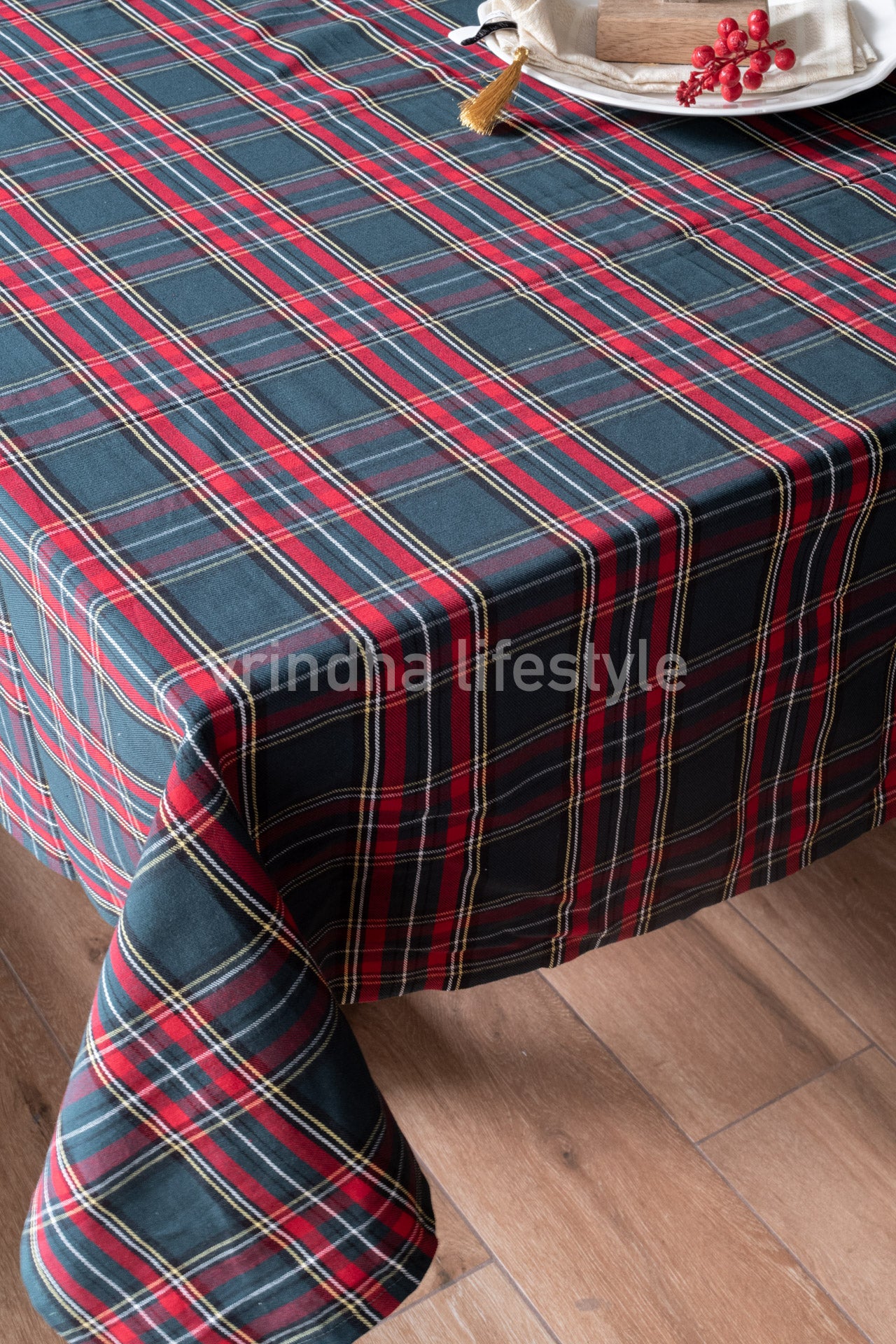 CHRISTMAS THEME PLAID TABLE CLOTH--4 seater