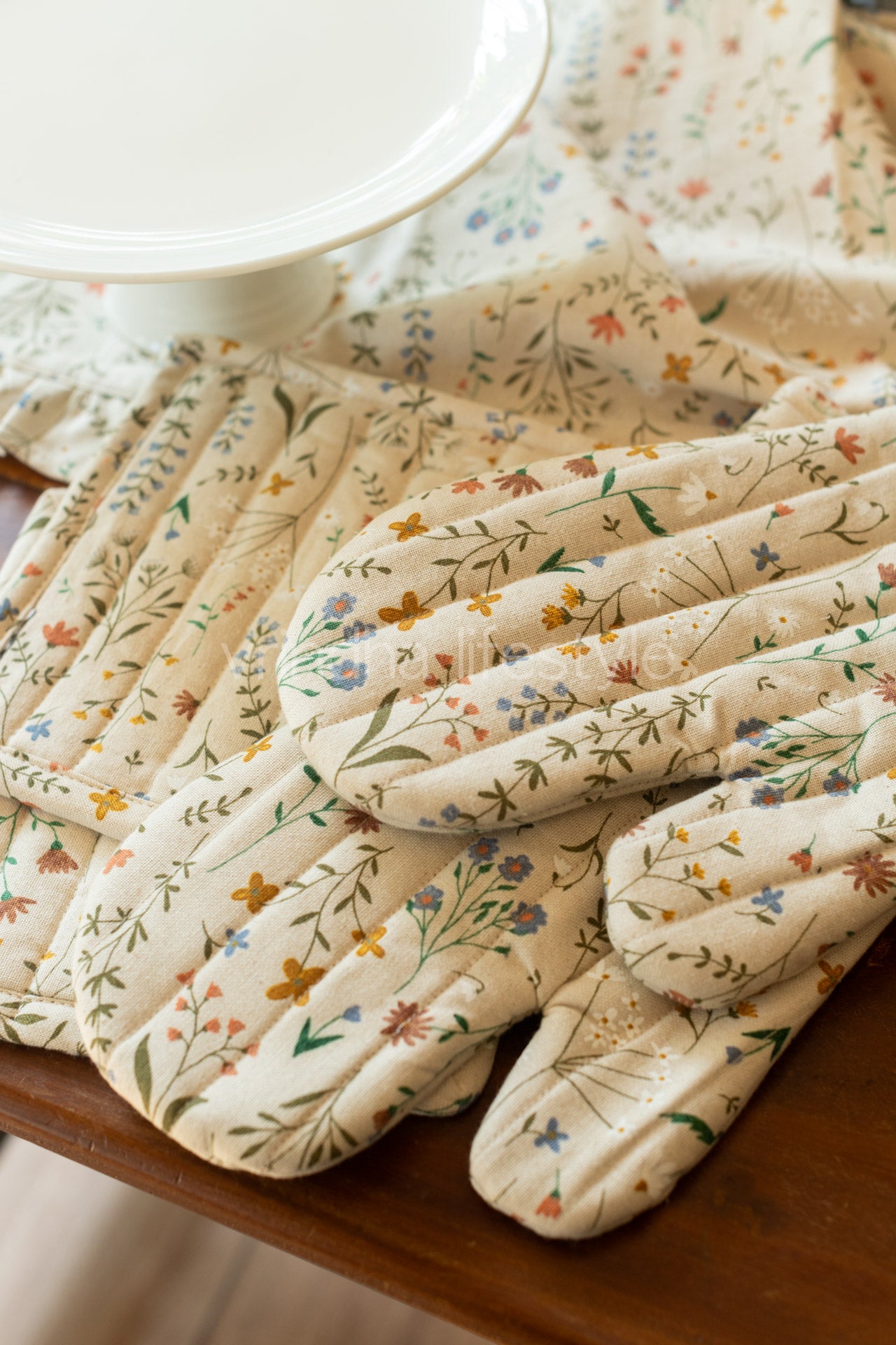 Oven gloves with pot holder-4 piece-gift set