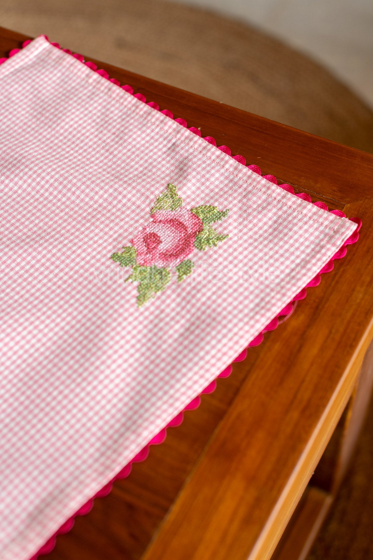 Cotton tray mat with embroidery and lace detailing