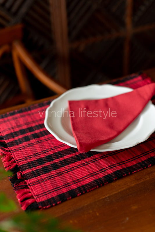 PLACEMATS AND NAPKINS-Set of 6 placemats and 6 napkins