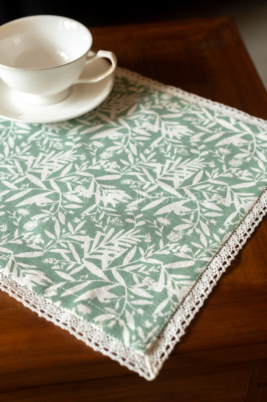 Cotton printed tray mat with lace detailing