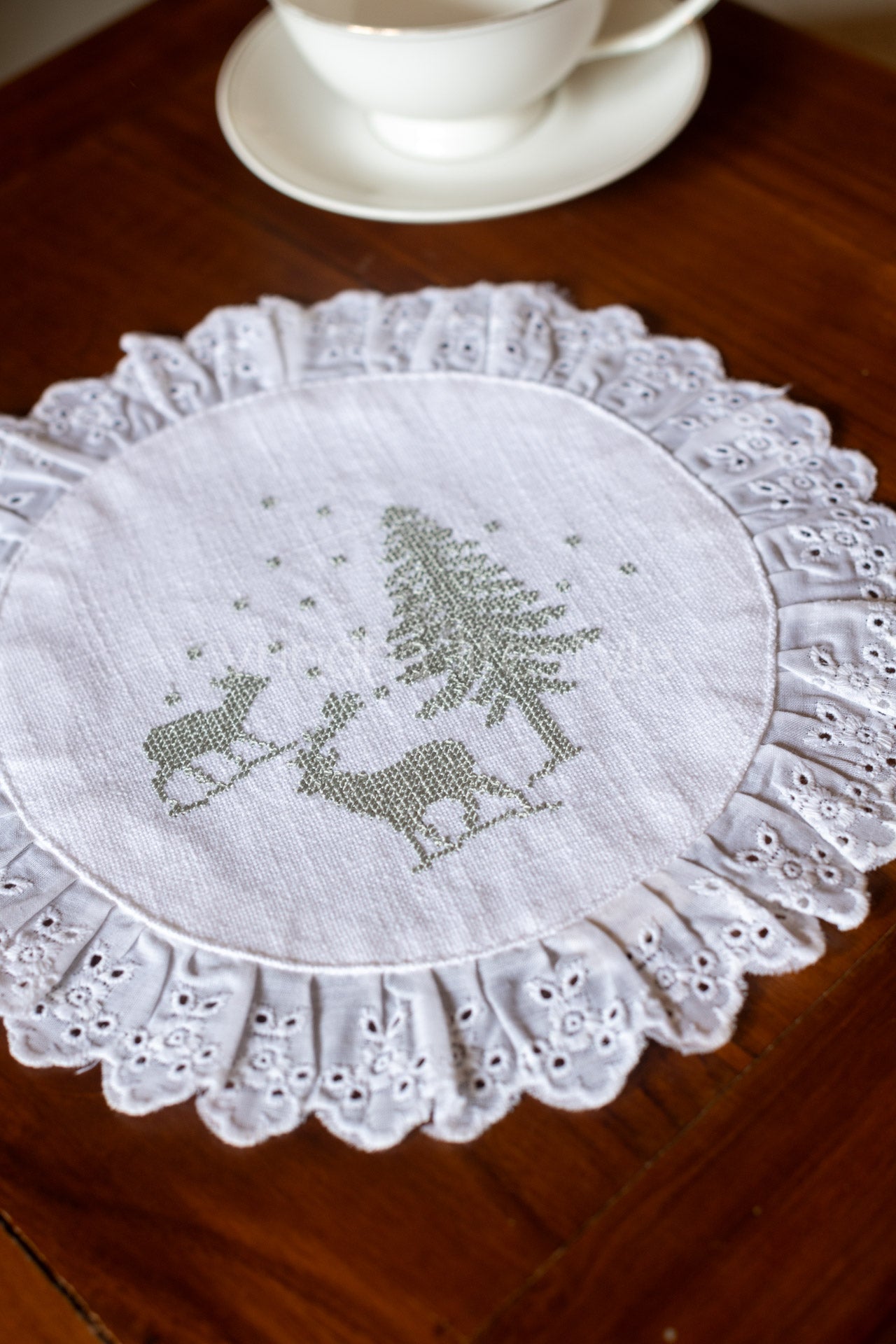 Round embroidered table mat with lace detailing ,10 inches-Single unit