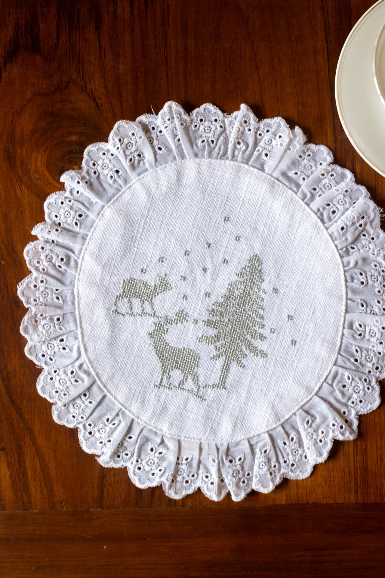Round embroidered table mat with lace detailing ,10 inches-Single unit