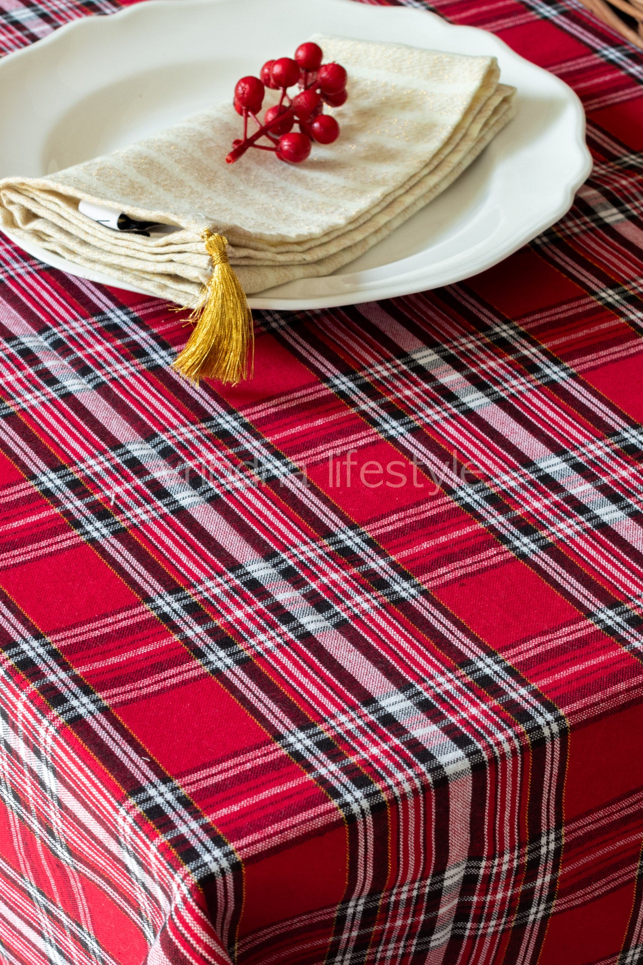 CHRISTMAS THEME PLAID TABLE CLOTH-6 to 8 seater( customisable)